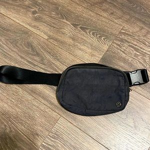 Lululemon everywhere belt bag